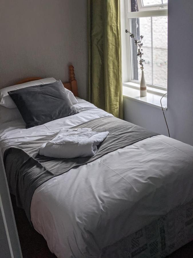 Crown Hotel Langholm Екстер'єр фото